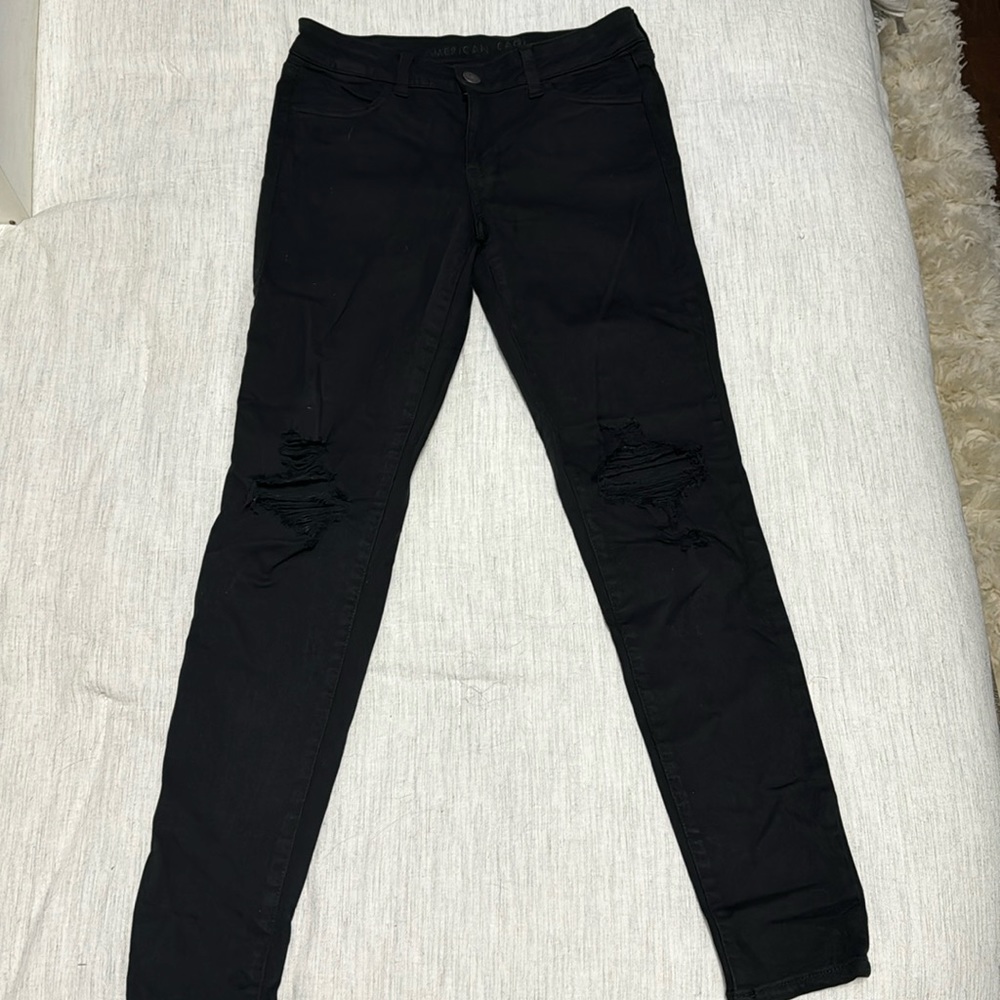 NWT AMERICAN EAGLE BLACK RIPPED JEANS